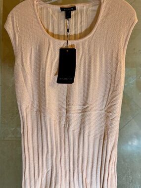St. John Light Peach Knit Sleeveless Top